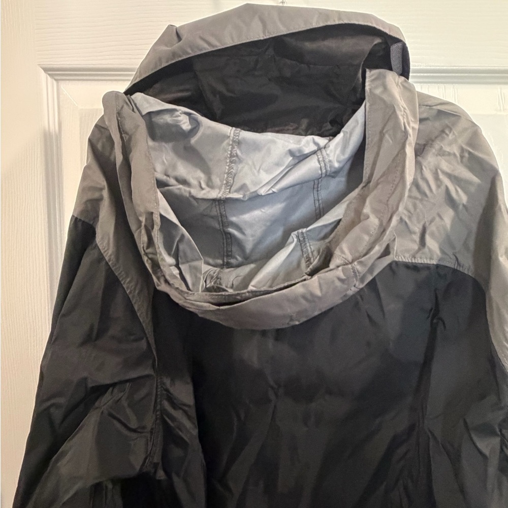 Columbia Men's Black and Gray Colorblock Rain Jacket - Picture 7 of 8